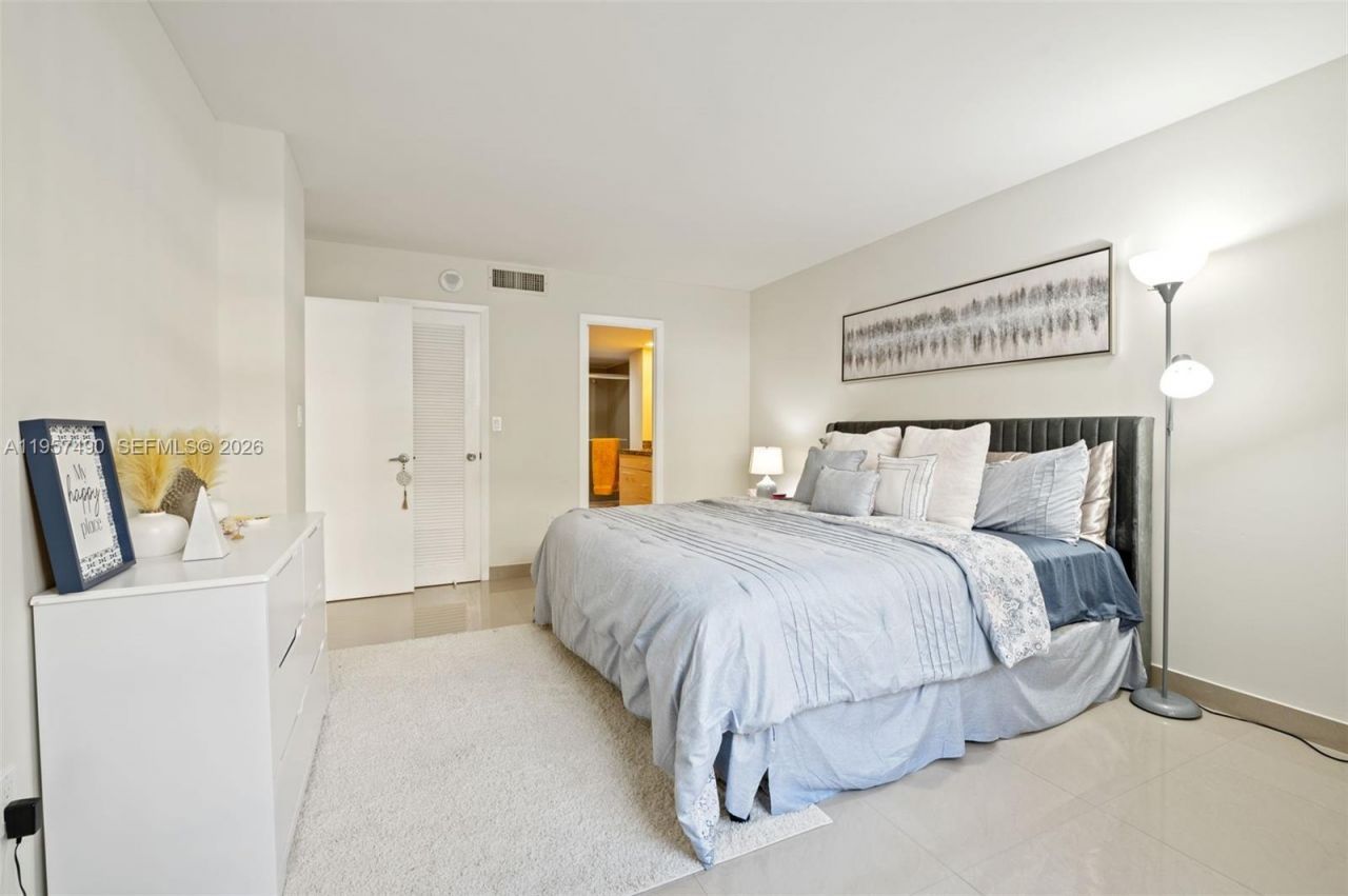 1833 S Ocean Dr , Unit 809, Hallandale Beach, FL 33009 Photo