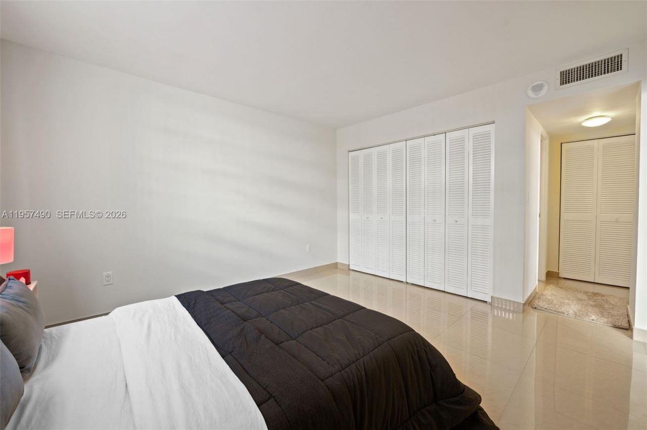 1833 S Ocean Dr , Unit 809, Hallandale Beach, FL 33009 Photo