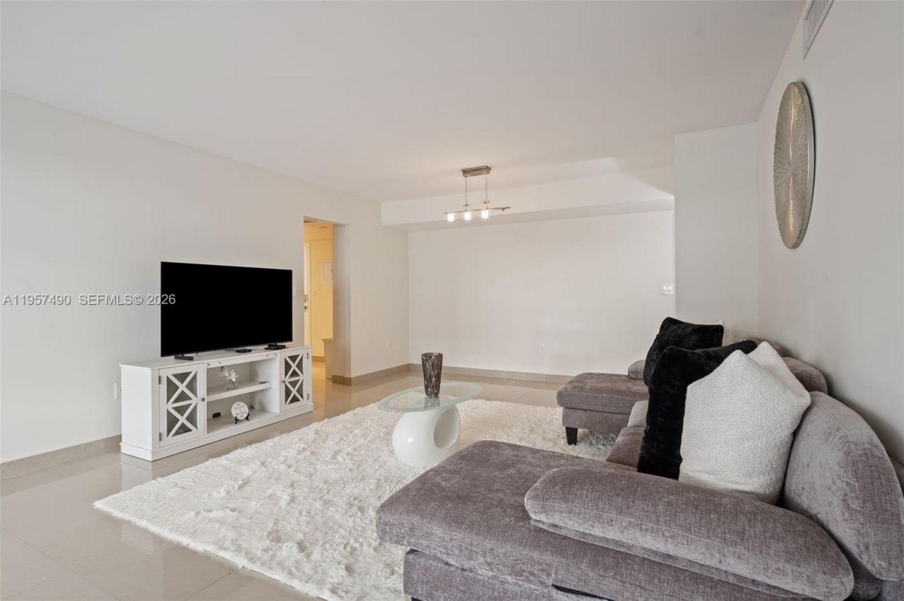 1833 S Ocean Dr , Unit 809, Hallandale Beach, FL 33009 Photo