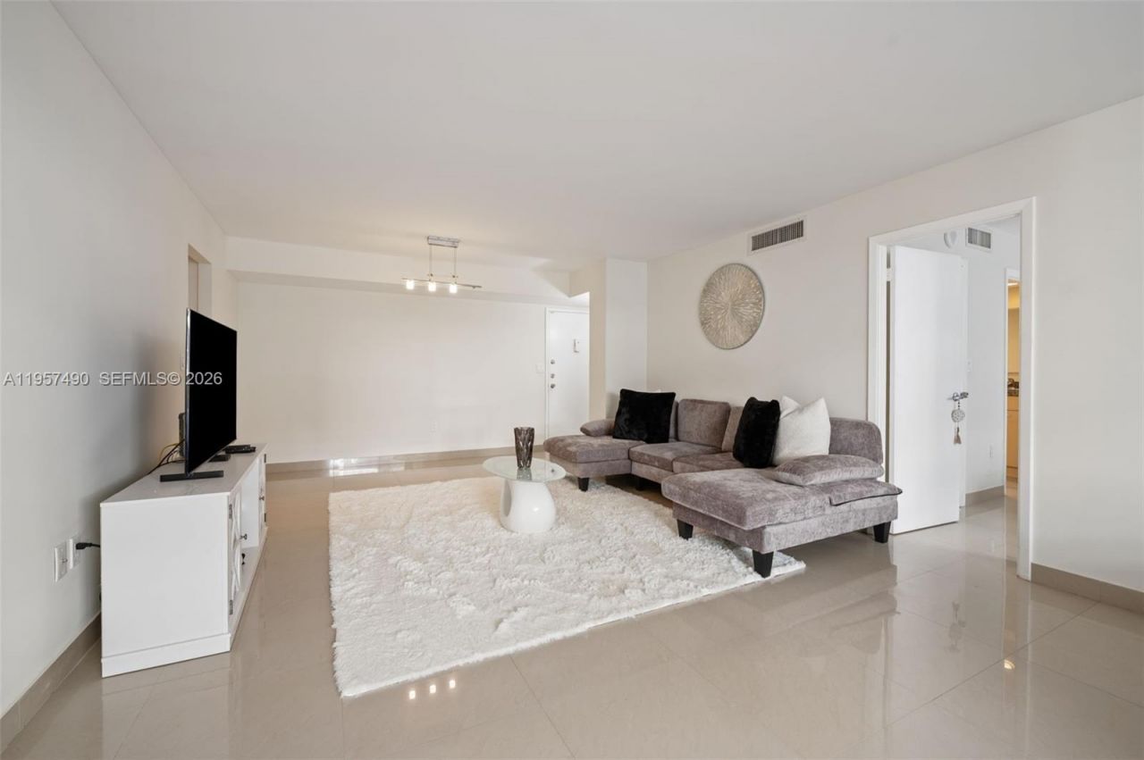 1833 S Ocean Dr , Unit 809, Hallandale Beach, FL 33009 Photo