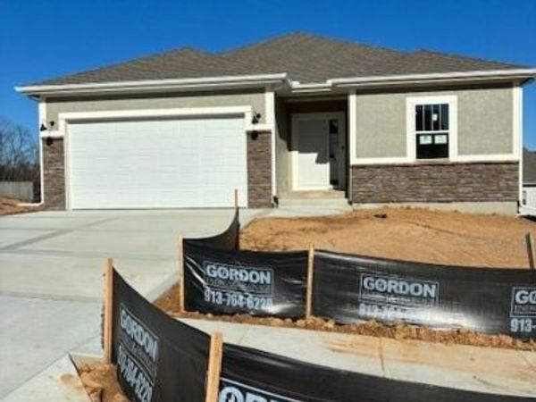 16256 Giorgia Street, Parkville, MO 64152