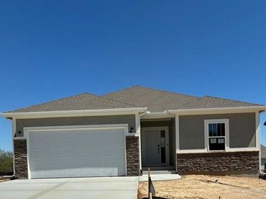 16256 Giorgia Street, Parkville, MO 64152