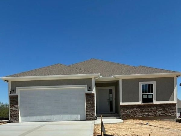 16256 Giorgia Street, Parkville, MO 64152