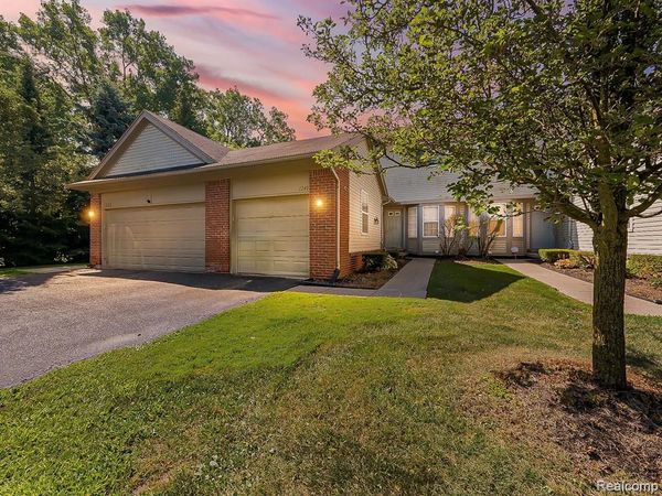 1240 University Drive, Pontiac, MI 48342