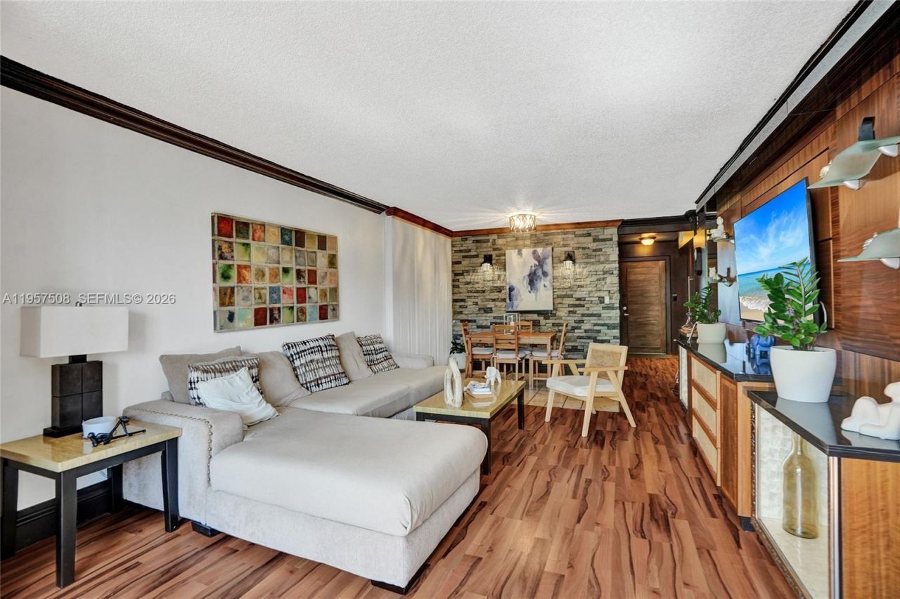 1000 NE 12th Ave , Unit 505, Hallandale Beach, FL 33009 Photo