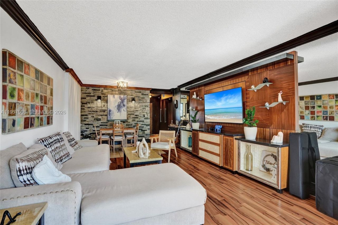 1000 NE 12th Ave , Unit 505, Hallandale Beach, FL 33009 Photo