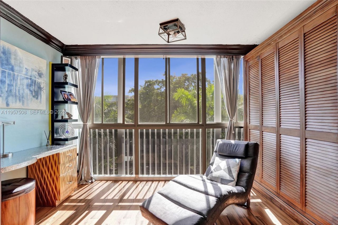 1000 NE 12th Ave , Unit 505, Hallandale Beach, FL 33009 Photo