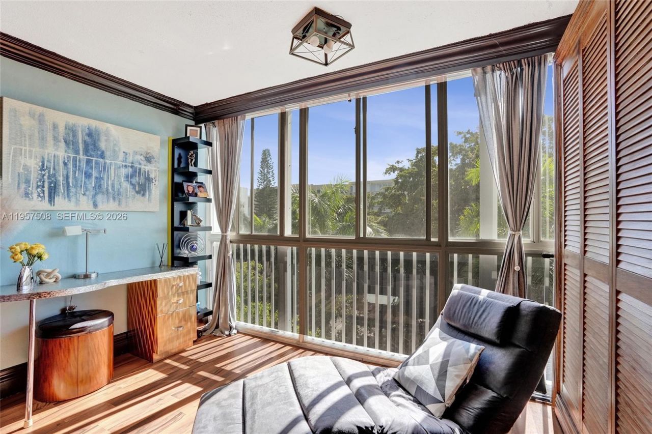 1000 NE 12th Ave , Unit 505, Hallandale Beach, FL 33009 Photo