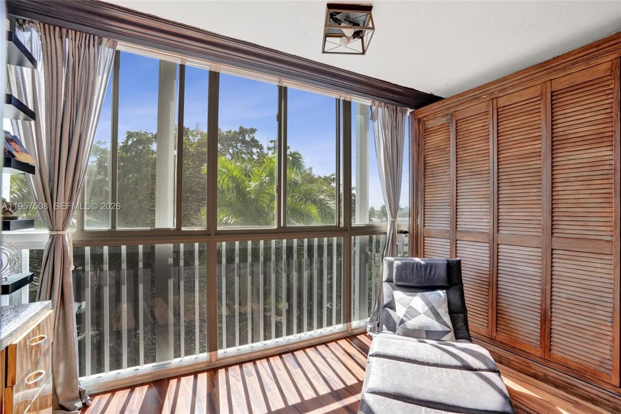 1000 NE 12th Ave , Unit 505, Hallandale Beach, FL 33009 Photo