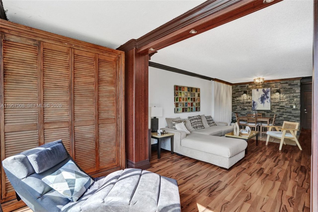 1000 NE 12th Ave , Unit 505, Hallandale Beach, FL 33009 Photo