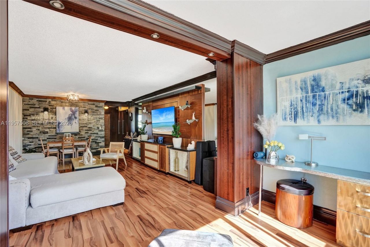 1000 NE 12th Ave , Unit 505, Hallandale Beach, FL 33009 Photo