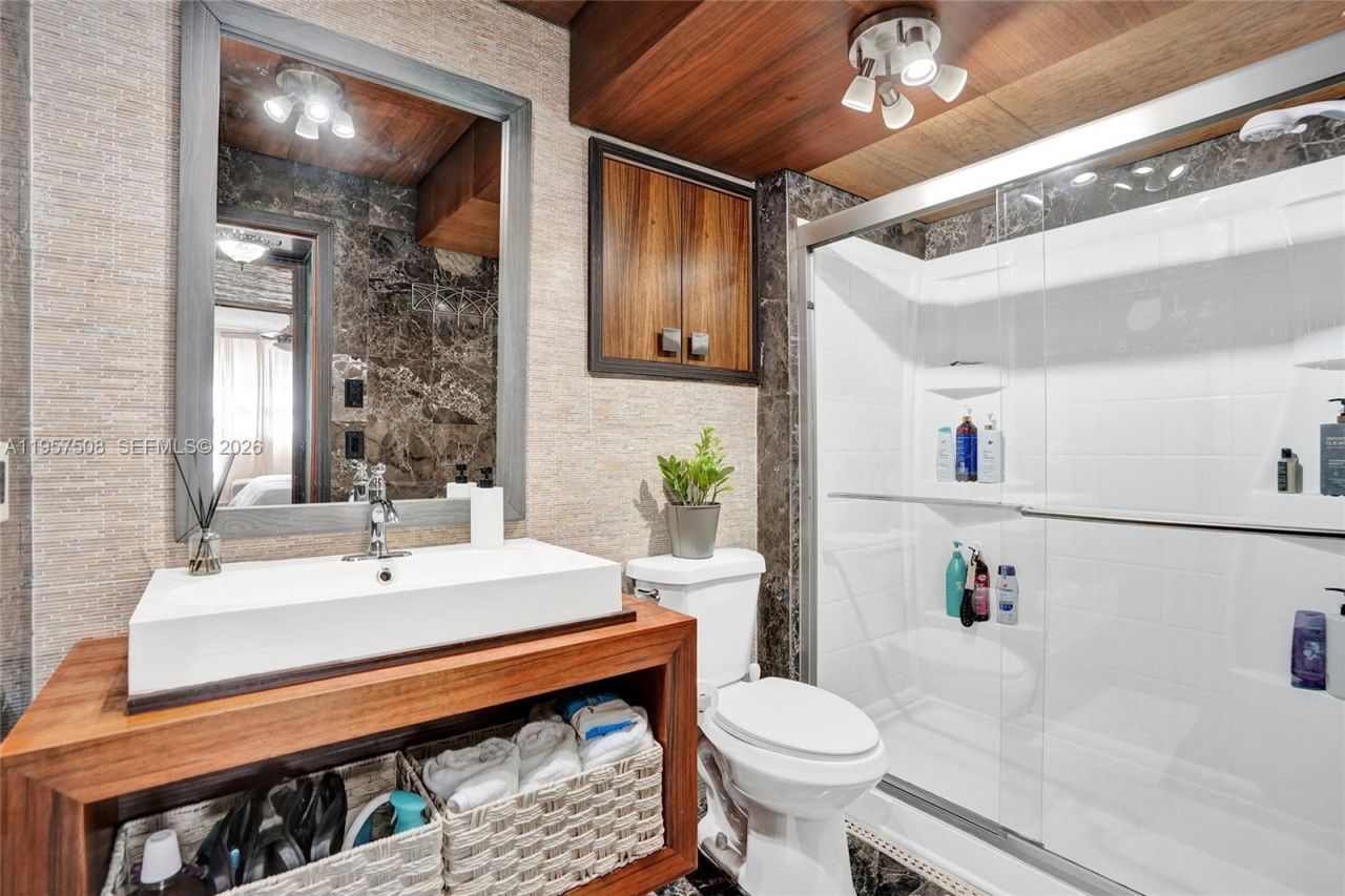 1000 NE 12th Ave , Unit 505, Hallandale Beach, FL 33009 Photo