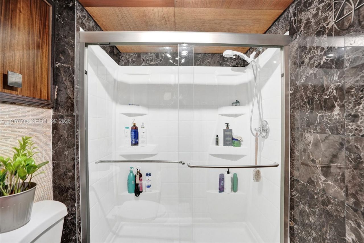 1000 NE 12th Ave , Unit 505, Hallandale Beach, FL 33009 Photo