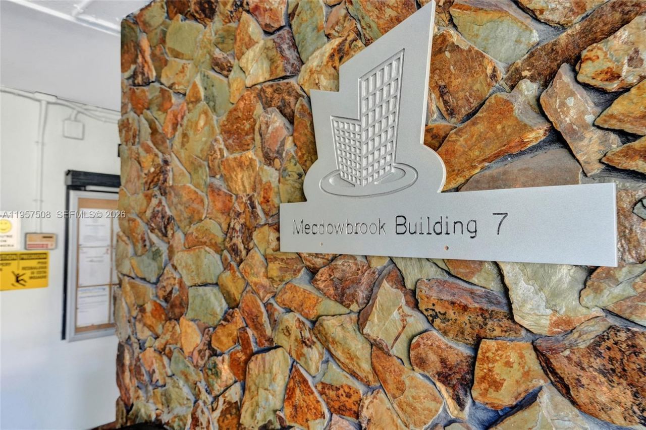 1000 NE 12th Ave , Unit 505, Hallandale Beach, FL 33009 Photo