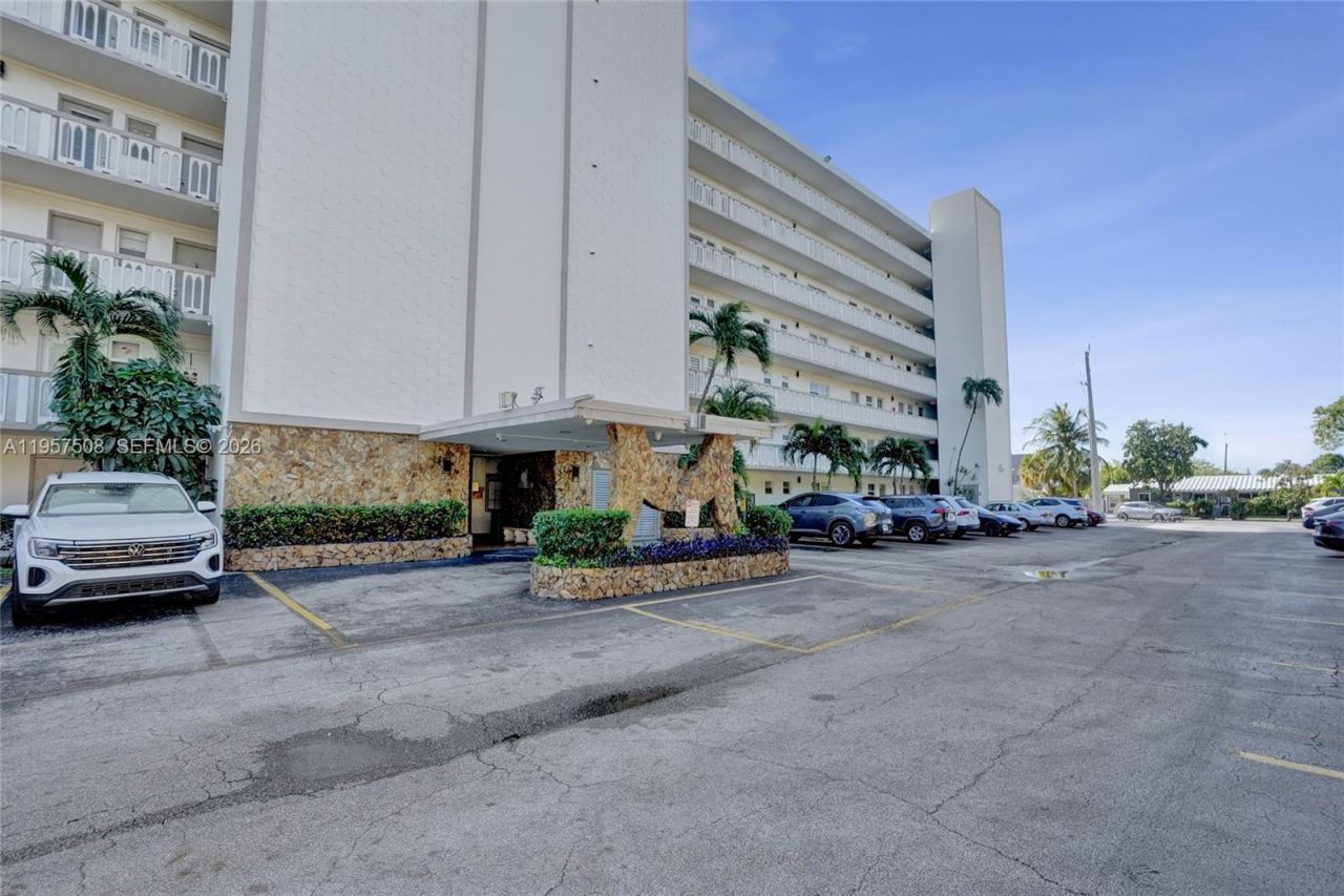 1000 NE 12th Ave , Unit 505, Hallandale Beach, FL 33009 Photo