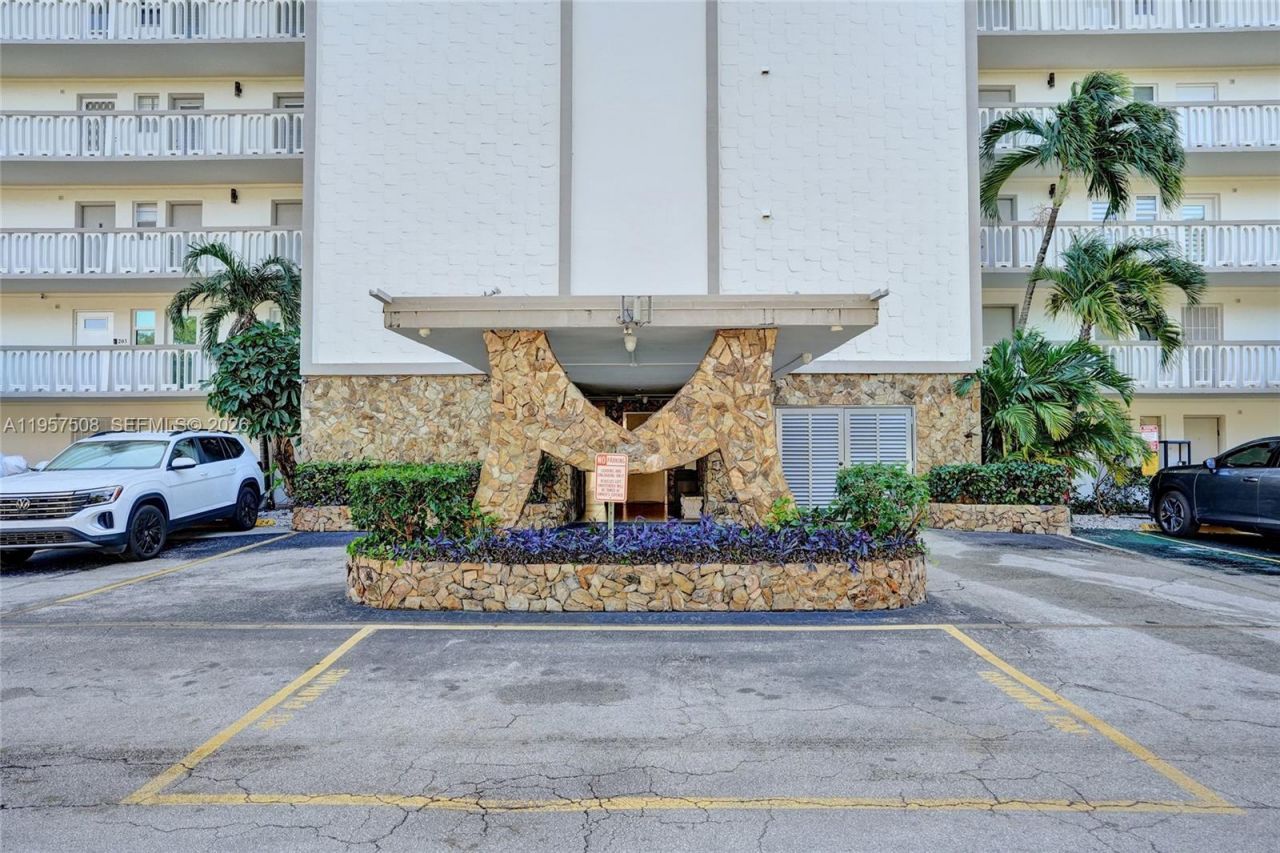 1000 NE 12th Ave , Unit 505, Hallandale Beach, FL 33009 Photo