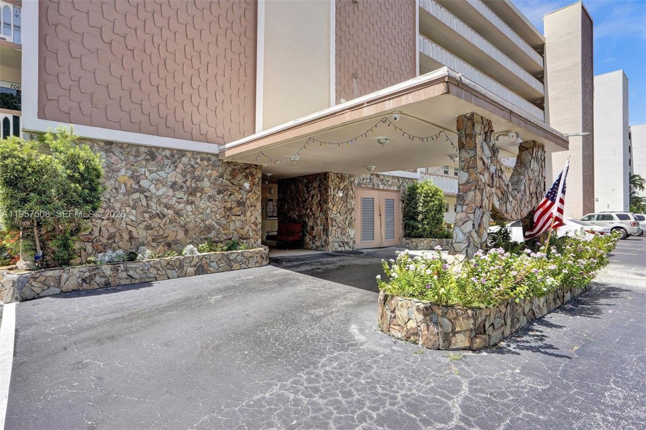 1000 NE 12th Ave , Unit 505, Hallandale Beach, FL 33009 Photo