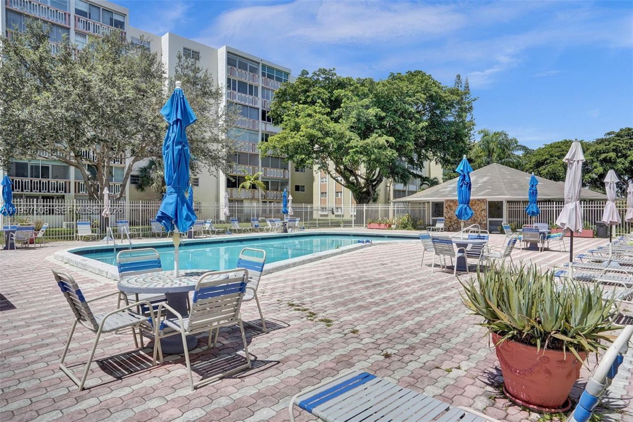1000 NE 12th Ave , Unit 505, Hallandale Beach, FL 33009 Photo
