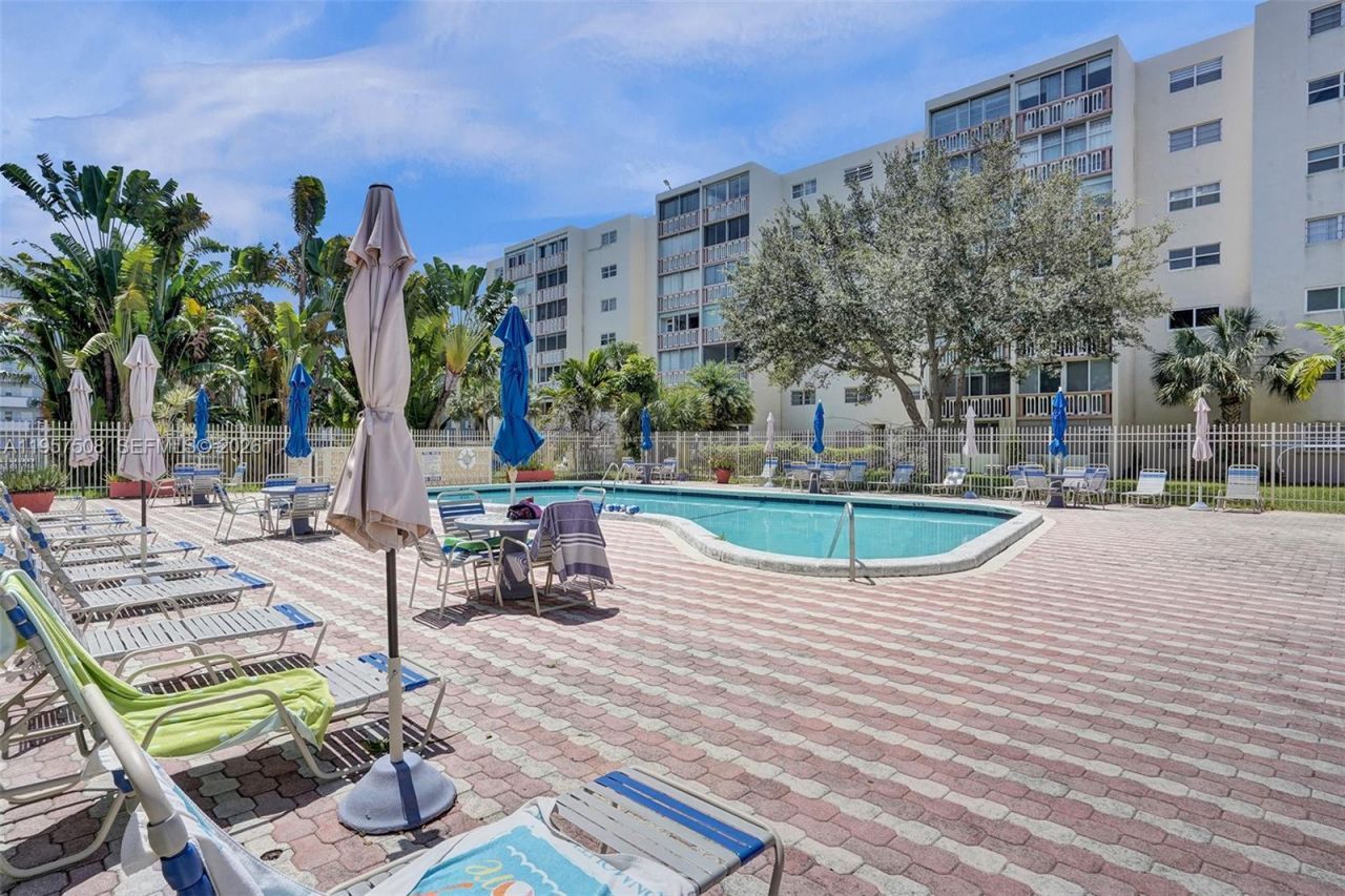 1000 NE 12th Ave , Unit 505, Hallandale Beach, FL 33009 Photo