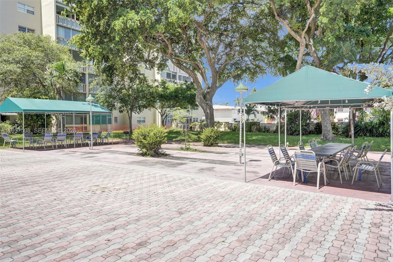 1000 NE 12th Ave , Unit 505, Hallandale Beach, FL 33009 Photo
