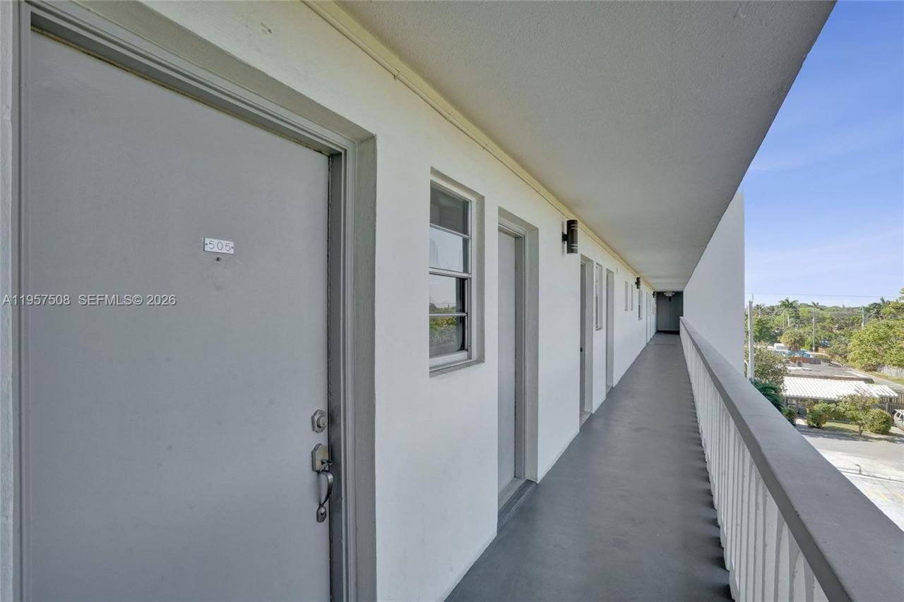 1000 NE 12th Ave , Unit 505, Hallandale Beach, FL 33009 Photo
