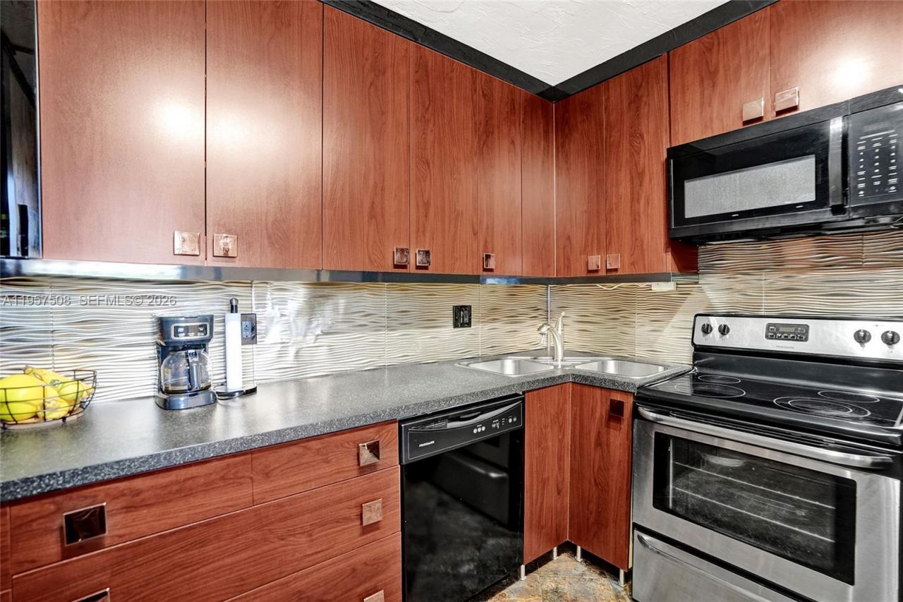 1000 NE 12th Ave , Unit 505, Hallandale Beach, FL 33009 Photo