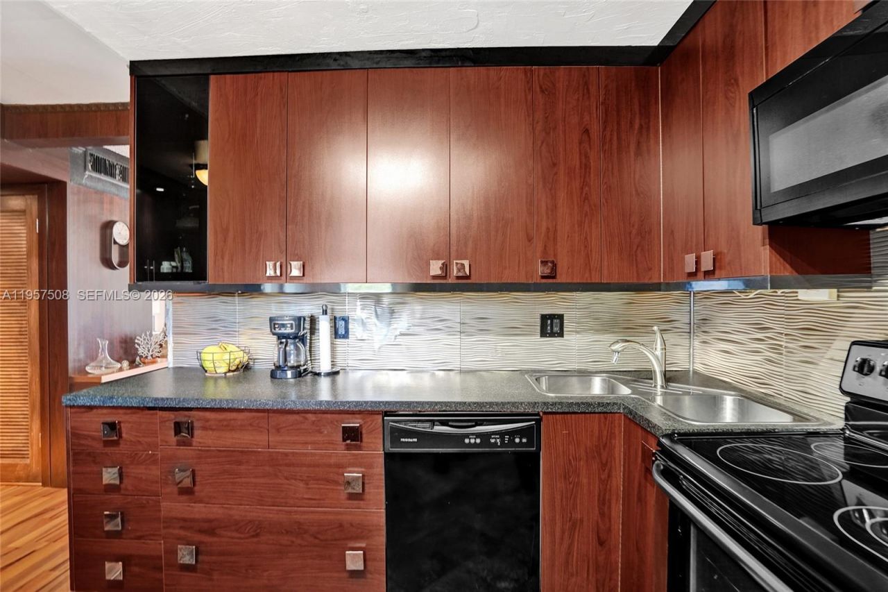 1000 NE 12th Ave , Unit 505, Hallandale Beach, FL 33009 Photo