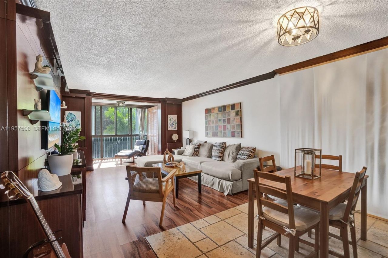 1000 NE 12th Ave , Unit 505, Hallandale Beach, FL 33009 Photo