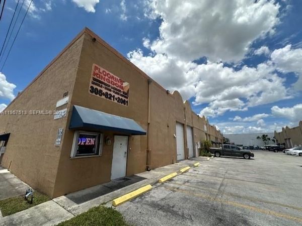1723 W 37th St, Hialeah, FL 33012