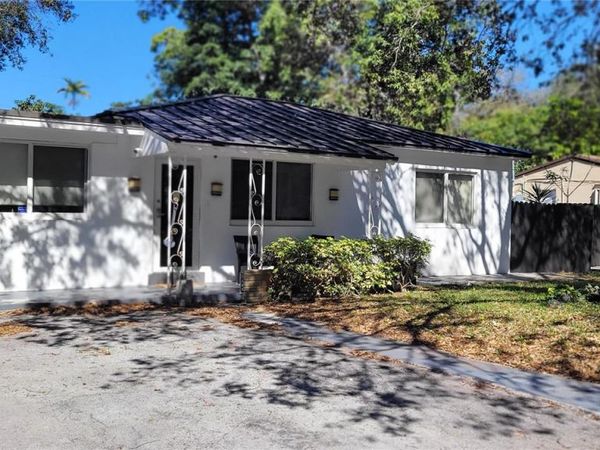 875 NE 130th St , North Miami, FL 33161