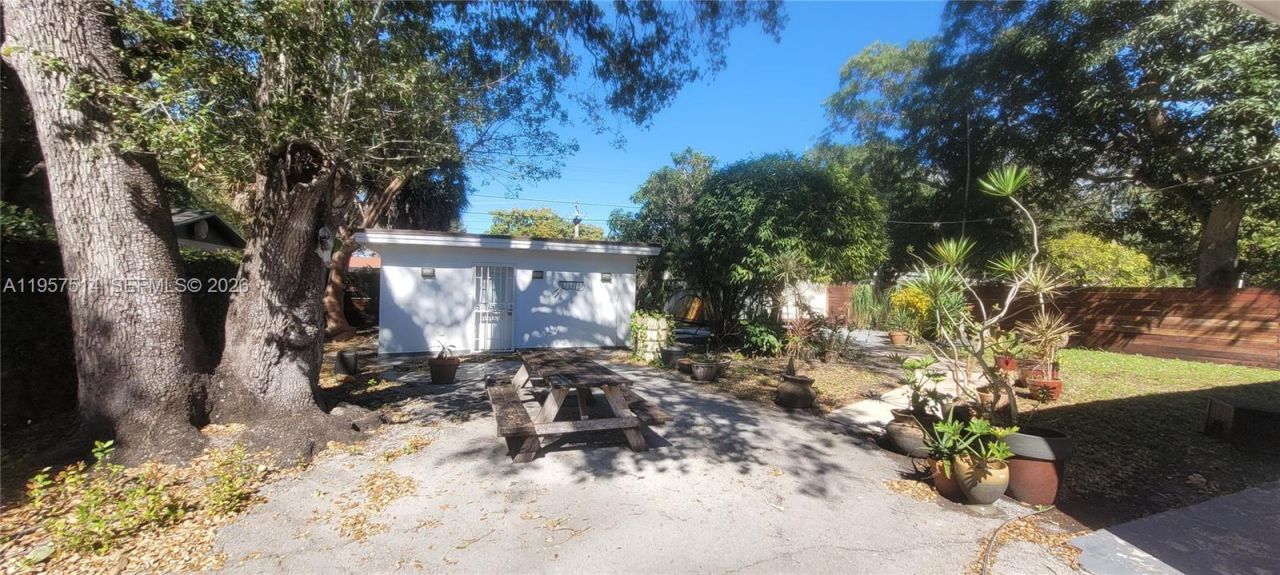 875 NE 130th St, North Miami, FL 33161 Photo