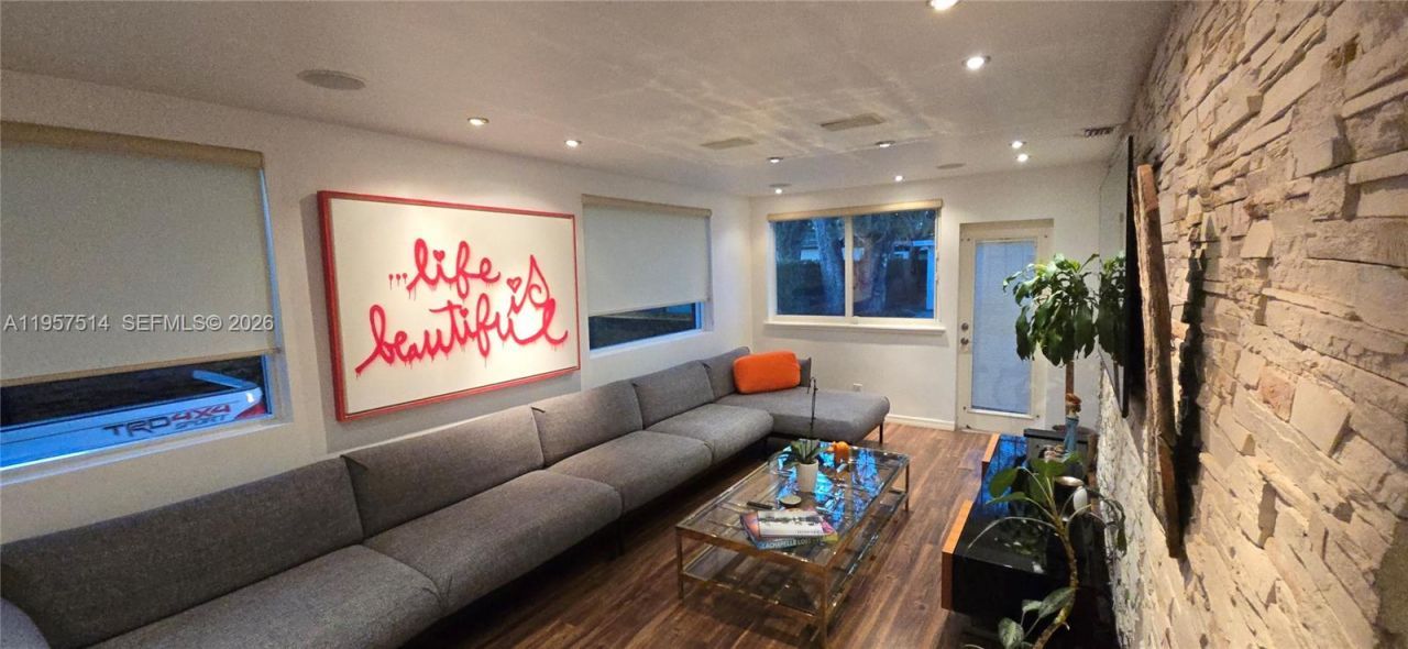 875 NE 130th St, North Miami, FL 33161 Photo