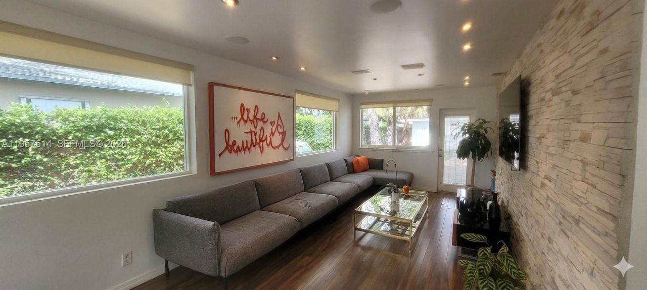 875 NE 130th St, North Miami, FL 33161 Photo