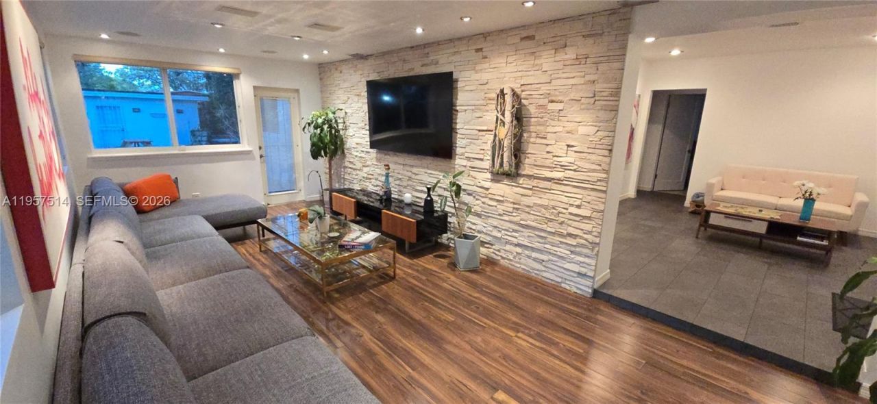 875 NE 130th St, North Miami, FL 33161 Photo