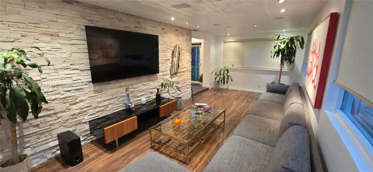 875 NE 130th St, North Miami, FL 33161 Photo