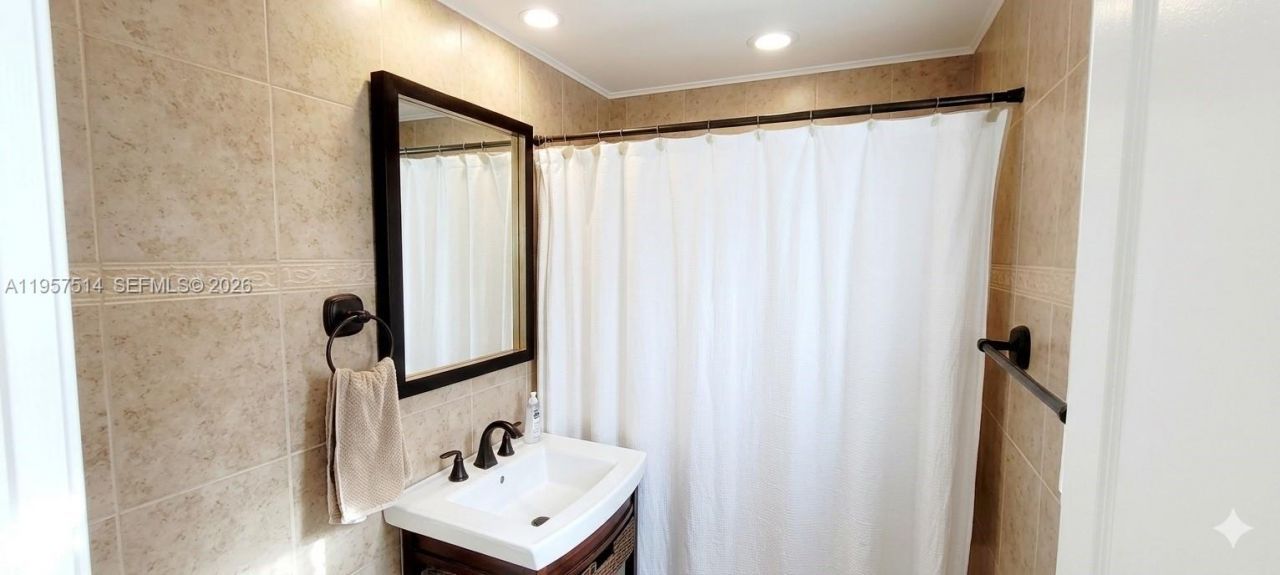 875 NE 130th St , North Miami, FL 33161 Photo