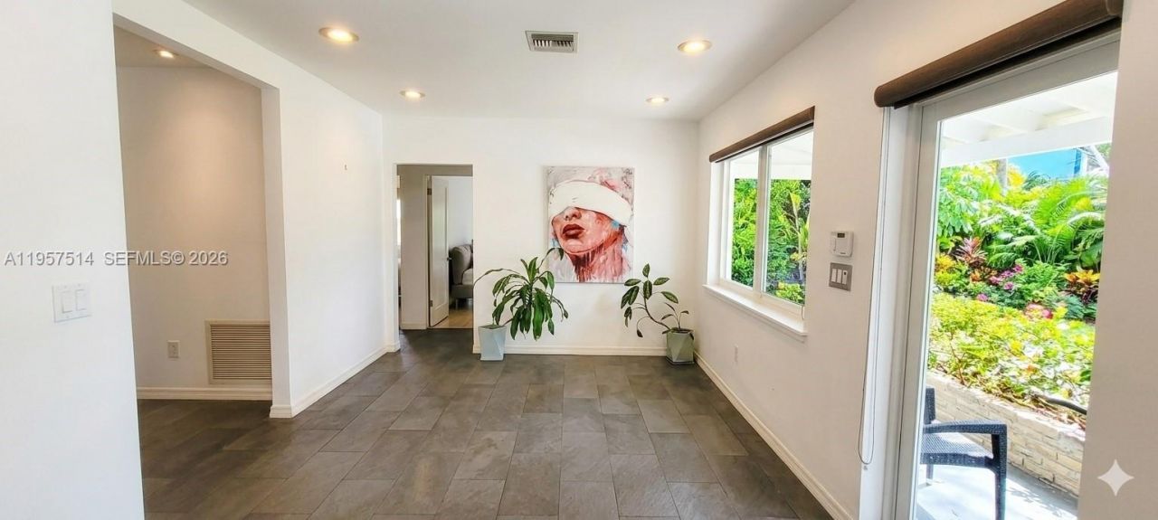 875 NE 130th St, North Miami, FL 33161 Photo