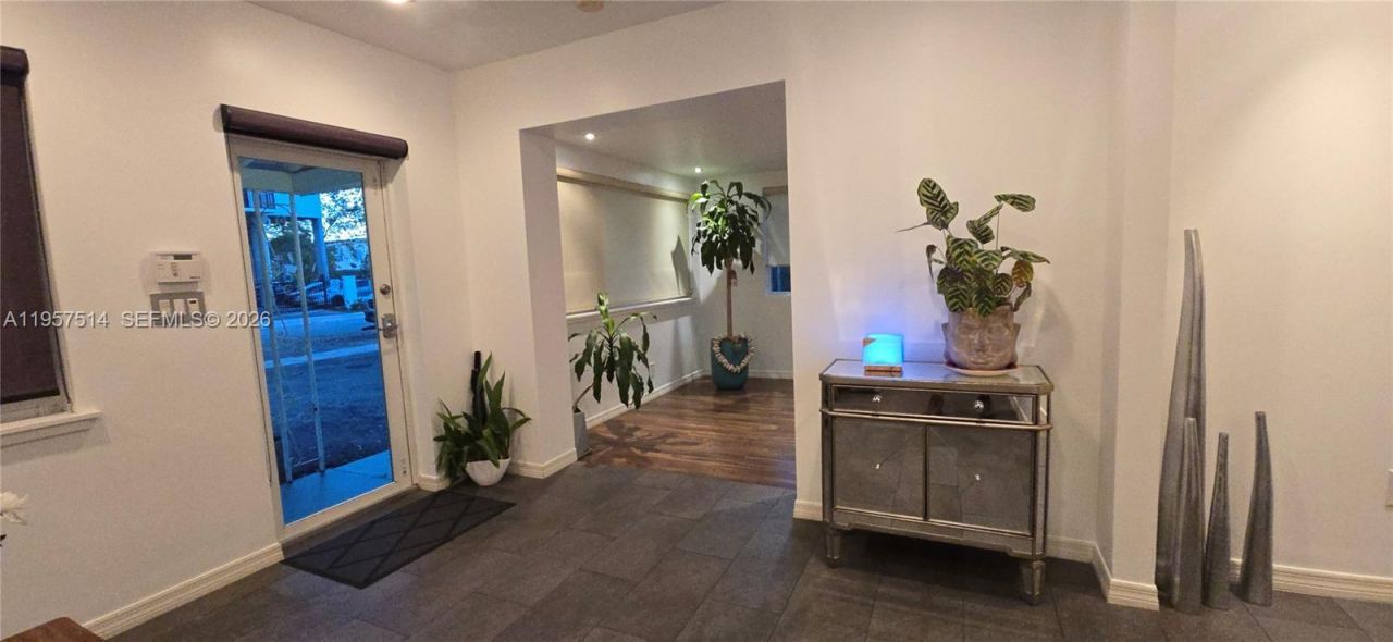 875 NE 130th St, North Miami, FL 33161 Photo