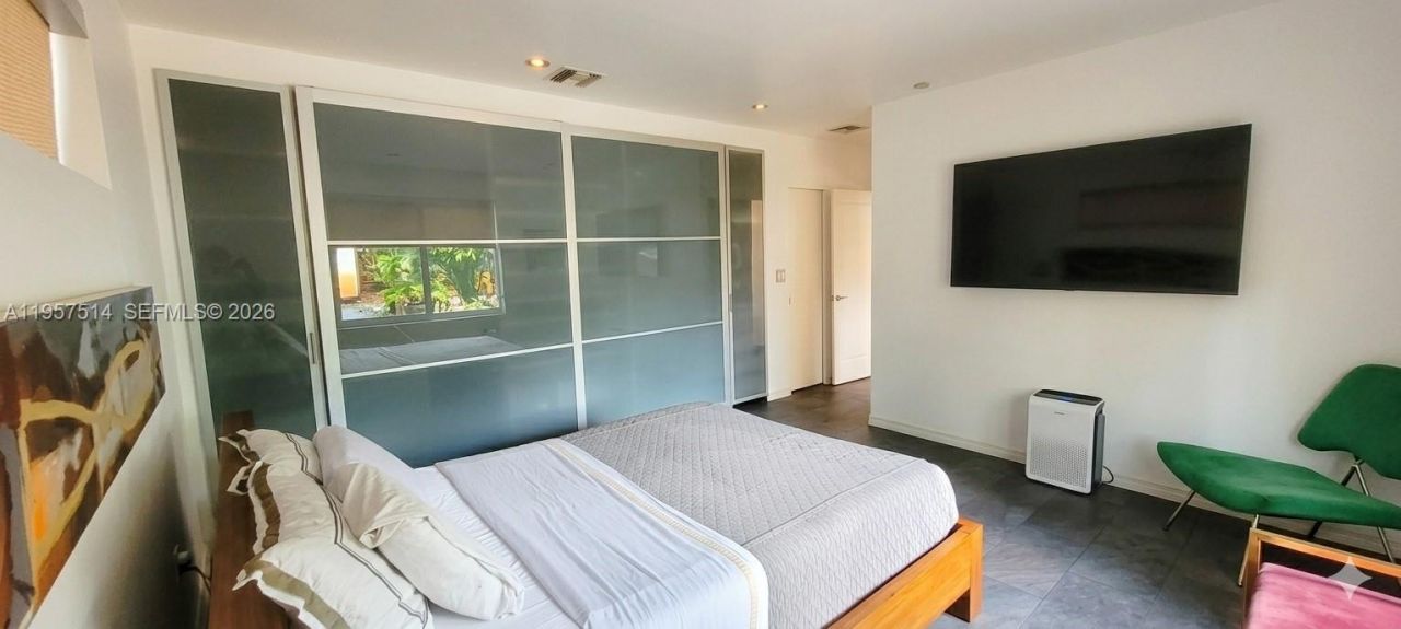 875 NE 130th St , North Miami, FL 33161 Photo