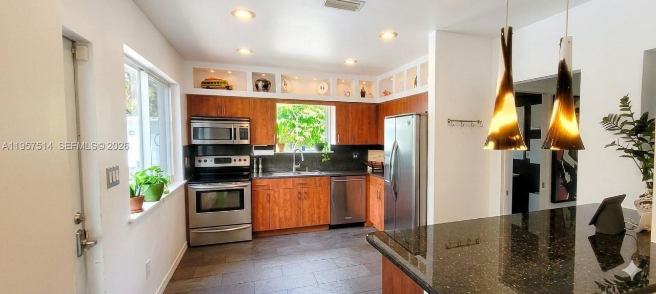 875 NE 130th St, North Miami, FL 33161 Photo