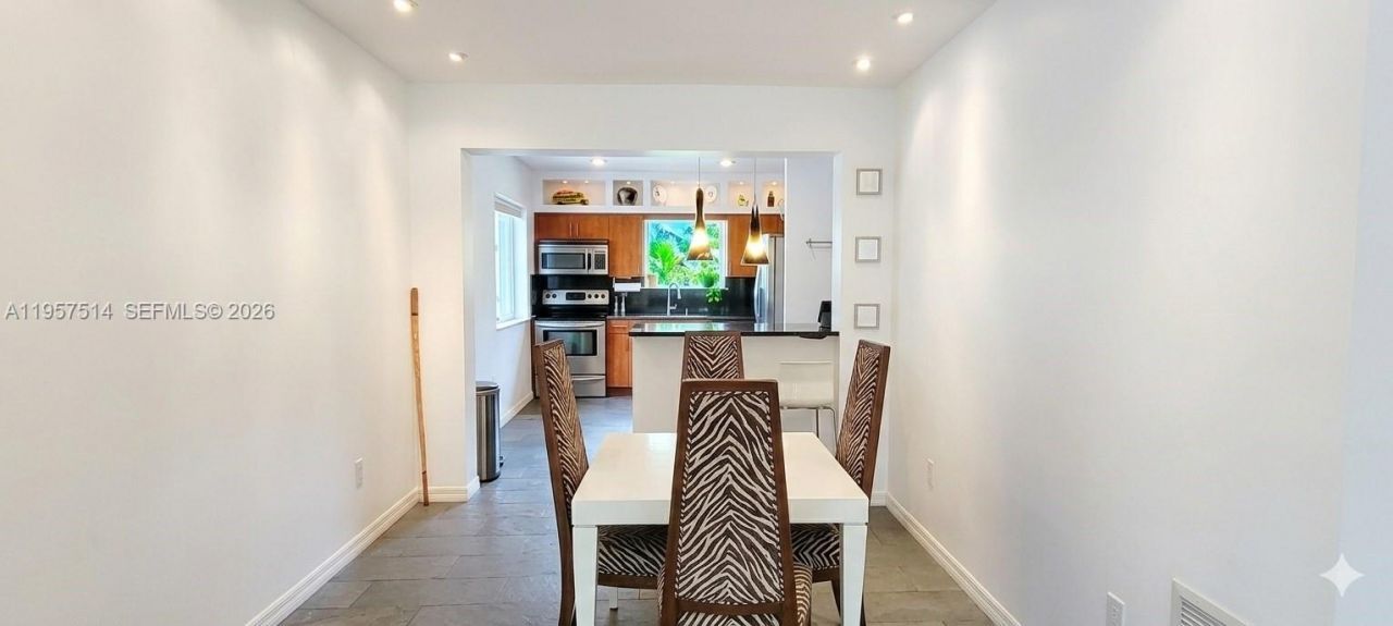 875 NE 130th St, North Miami, FL 33161 Photo