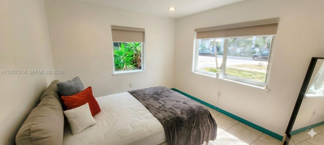 875 NE 130th St, North Miami, FL 33161 Photo