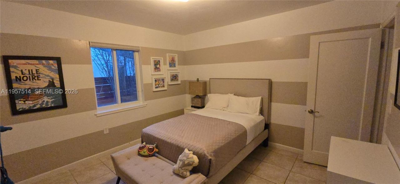 875 NE 130th St, North Miami, FL 33161 Photo