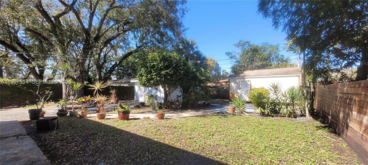 875 NE 130th St , North Miami, FL 33161 Photo