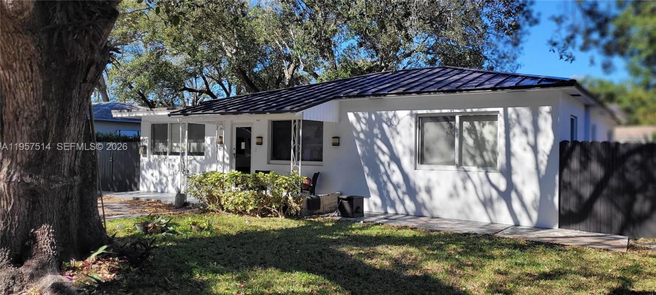 875 NE 130th St , North Miami, FL 33161 Photo