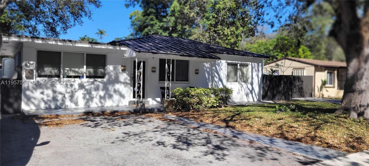 875 NE 130th St, North Miami, FL 33161 Photo