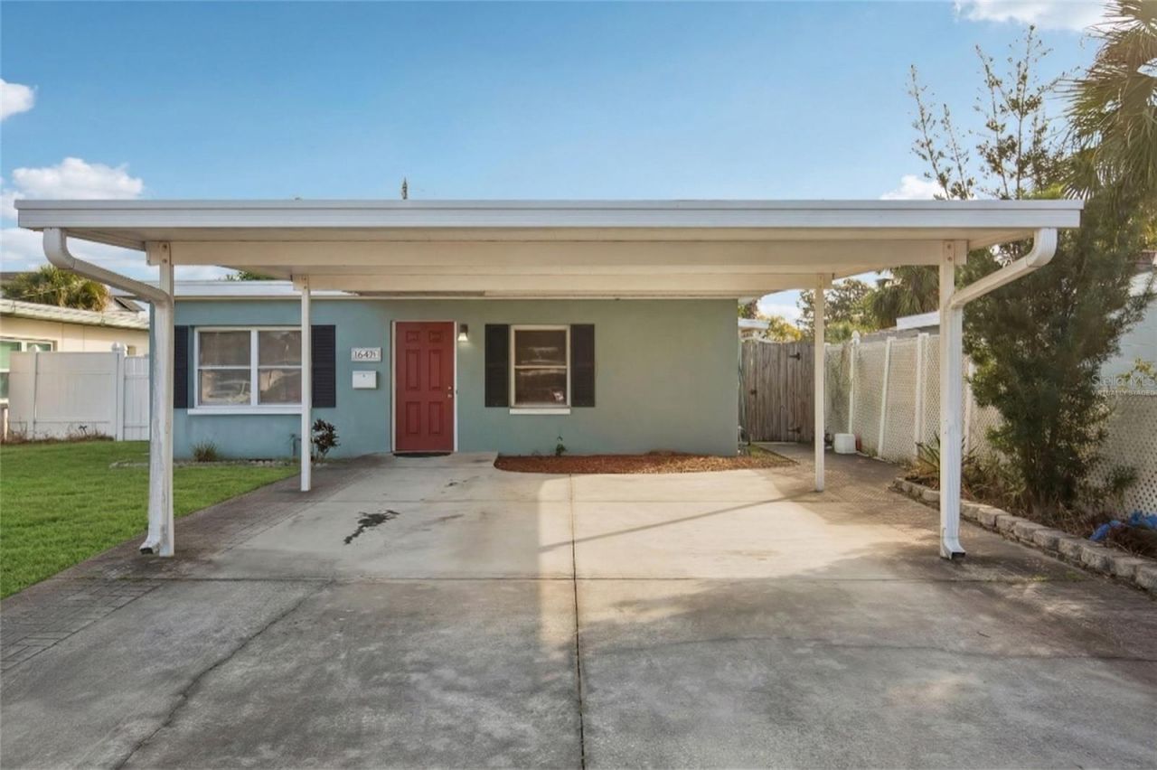 640 59th St S, Saint Petersburg, FL 33707 Main Photo