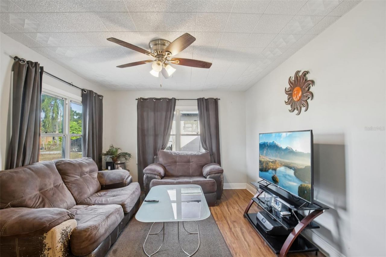 640 59th St S, Saint Petersburg, FL 33707 Photo