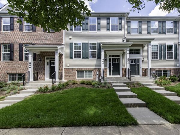 804 Neubauer Circle, Lindenhurst, IL 60046