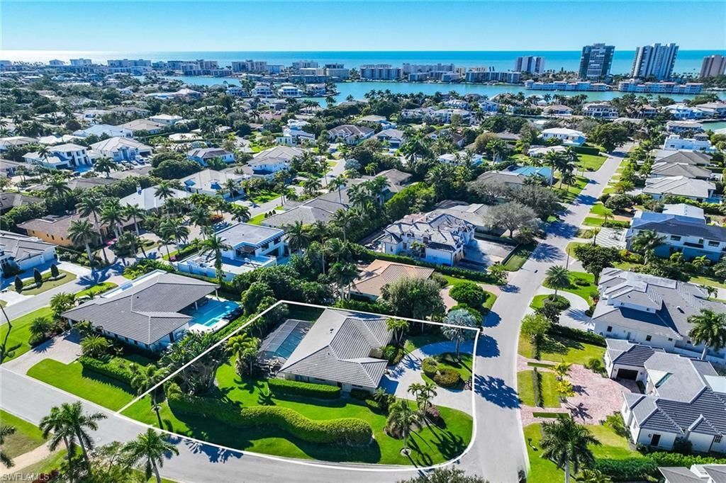 688 Parkview Ln, Naples, FL 34103 Photo